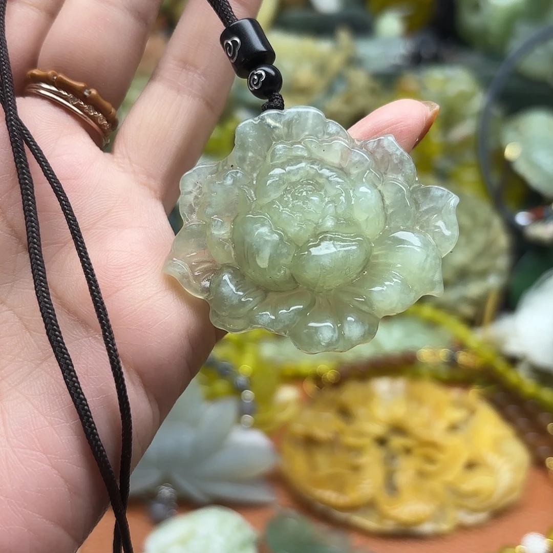蛇纹石玉未镶嵌吊坠