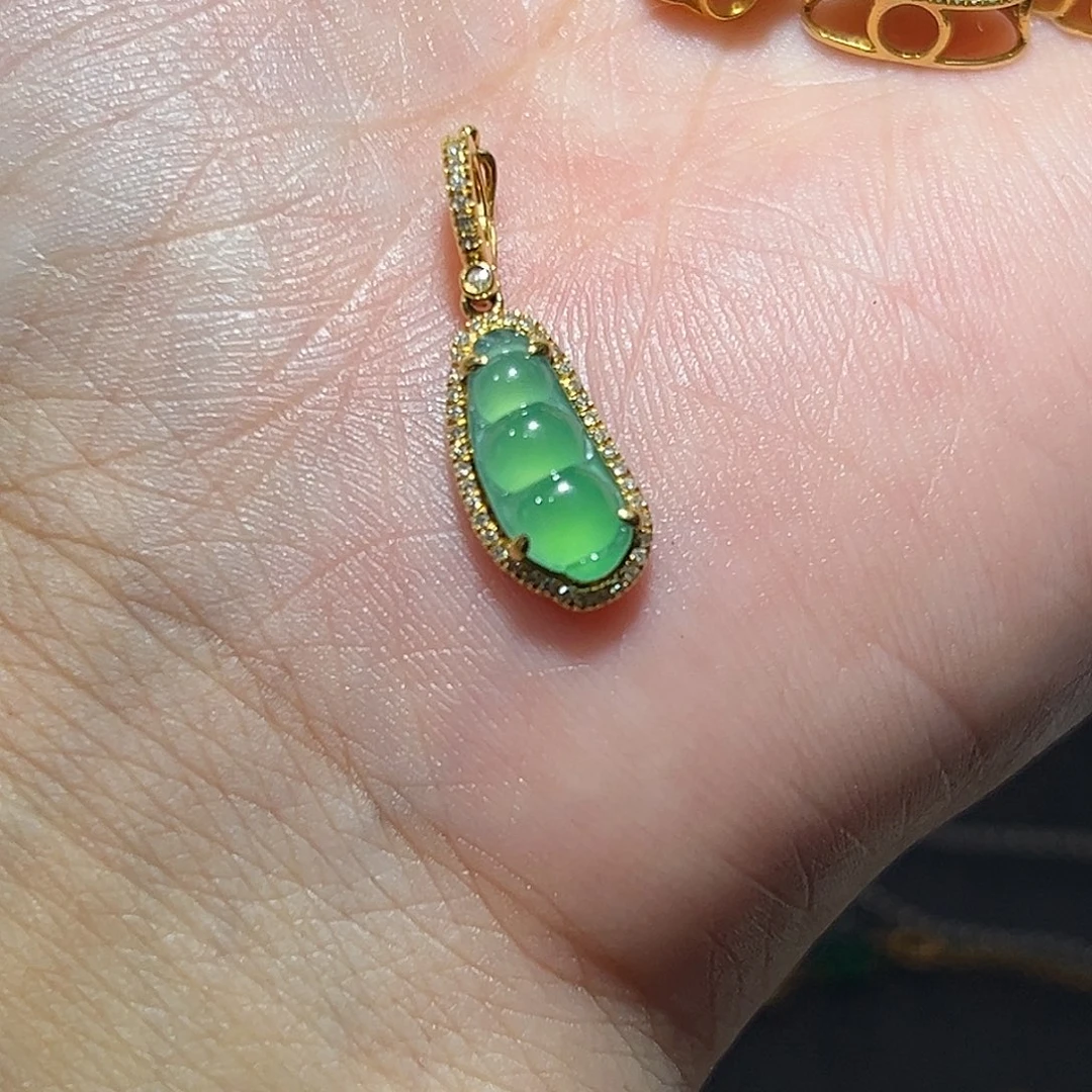 翡翠18K金镶嵌颈饰