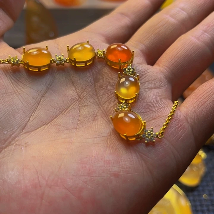 我***义石英质玉未镶嵌旦面