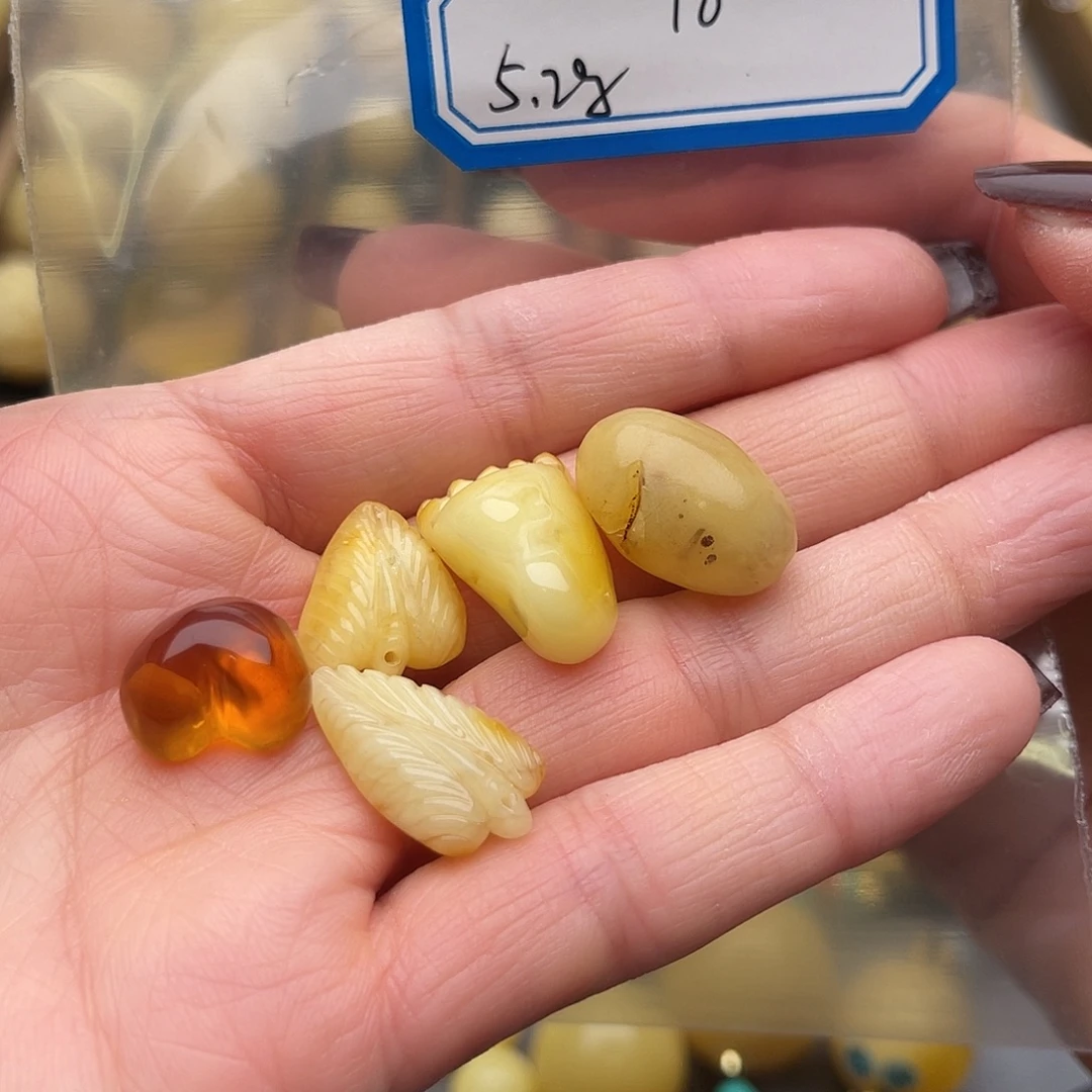 琥珀未镶嵌裸石蜜蜡微瑕雕刻件鸽