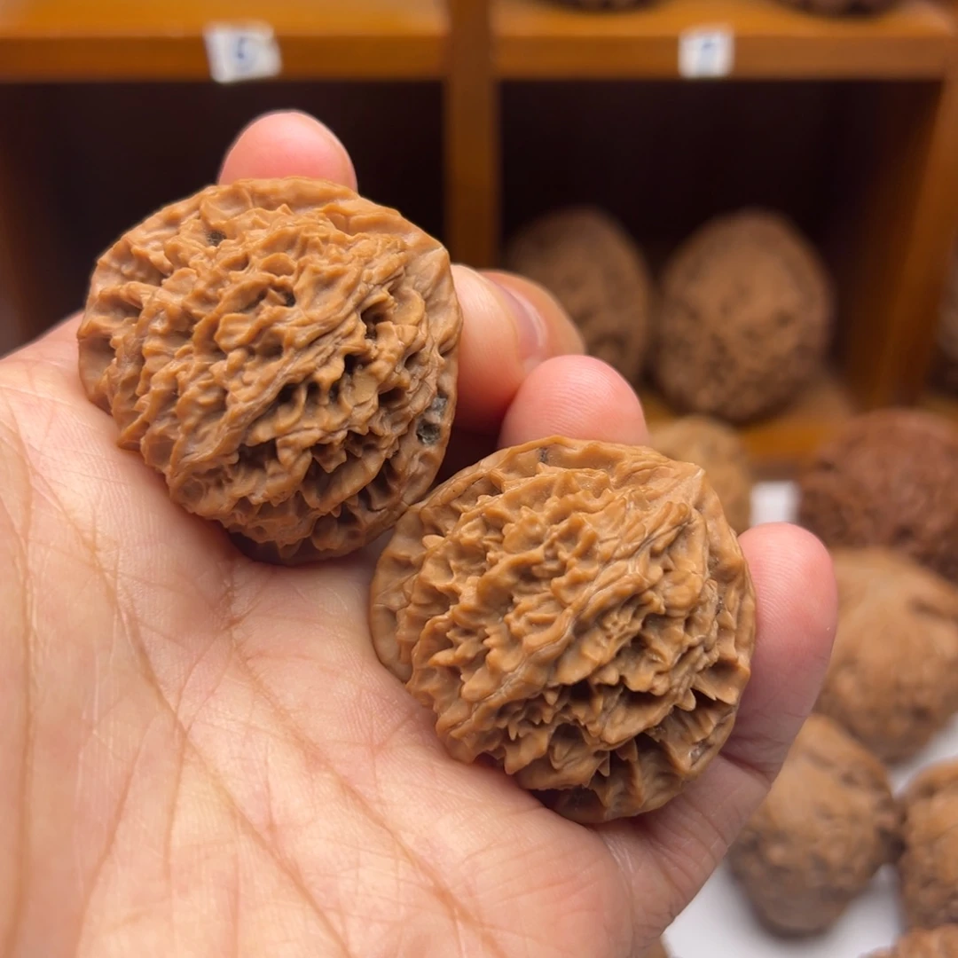 文玩核桃吊坠39尺全品三角刺纹