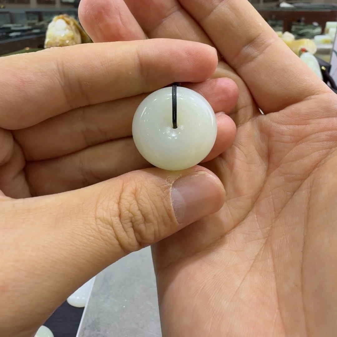 和田玉未镶嵌吊坠(赠链)新疆和田玉卡25平安扣