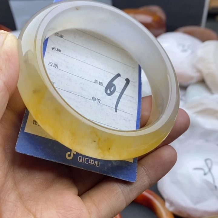 石英质玉手镯未镶嵌