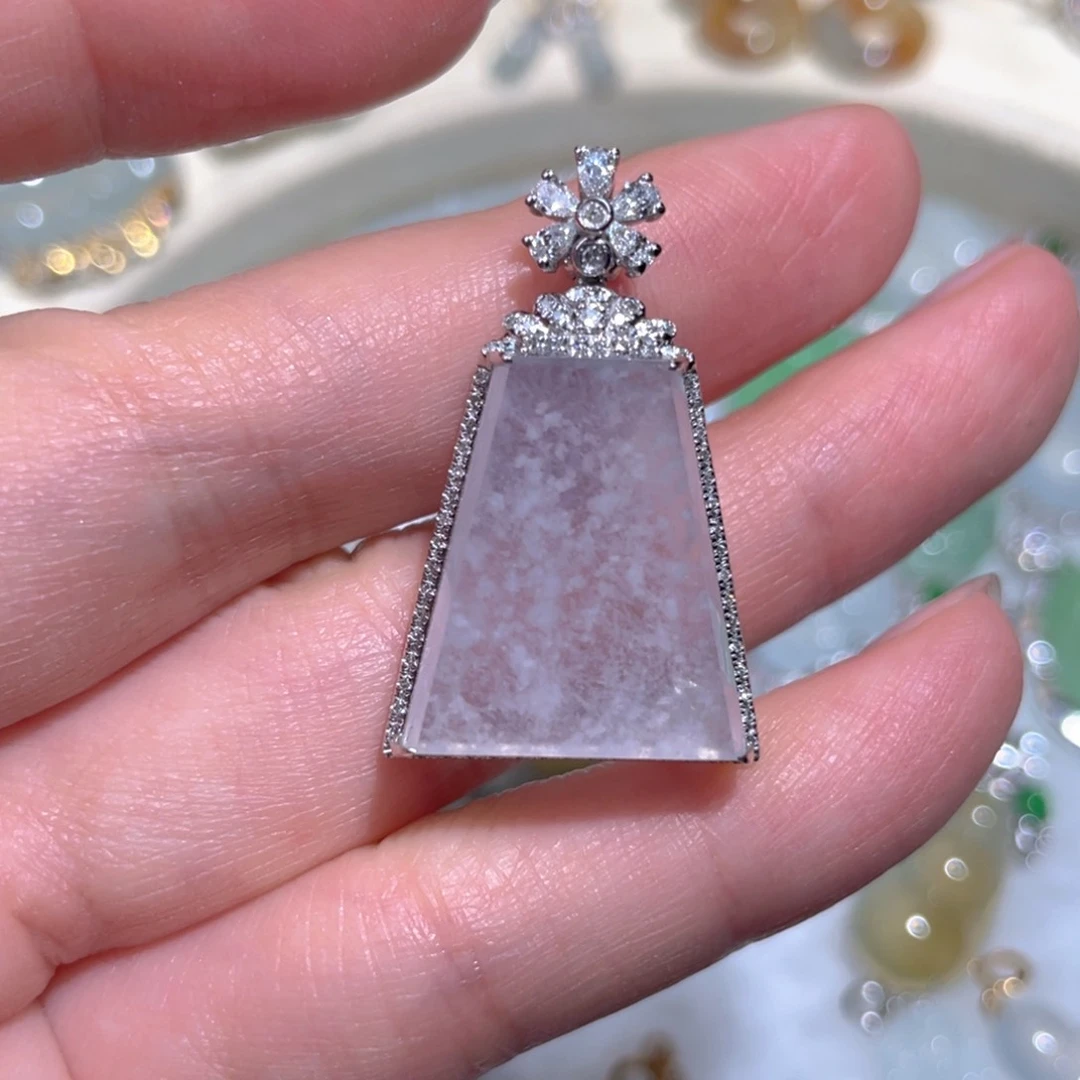 翡翠颈饰18K金镶嵌翡翠