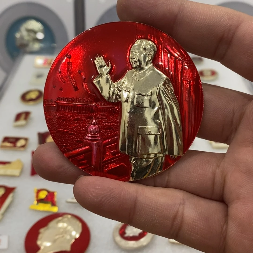 其他普通金属红色纪念章6cm宫灯招手