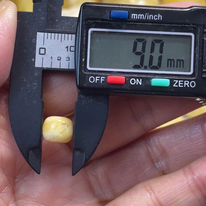 蜜蜡未镶嵌裸石70杂