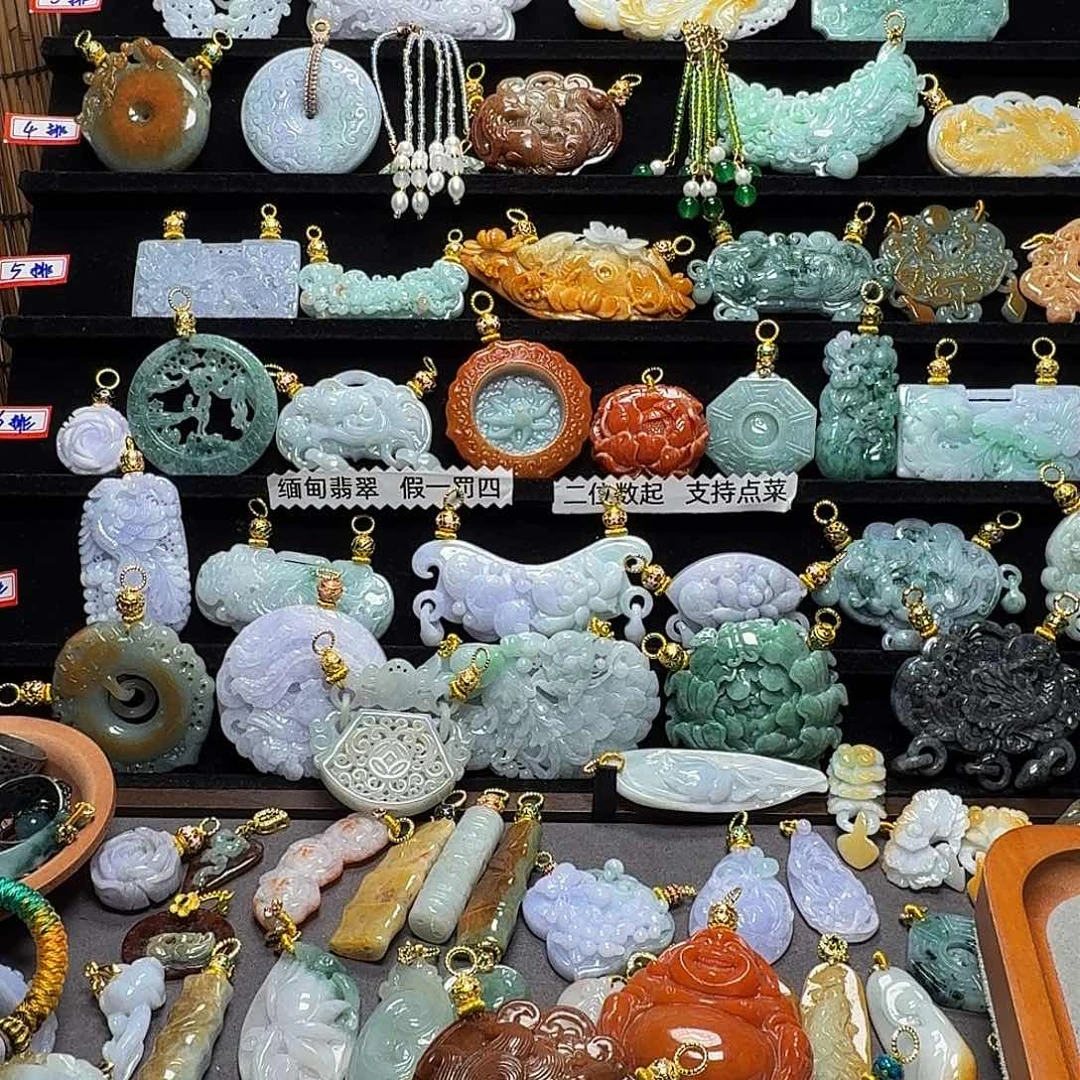 吊坠(赠链)未镶嵌翡翠?*嗯