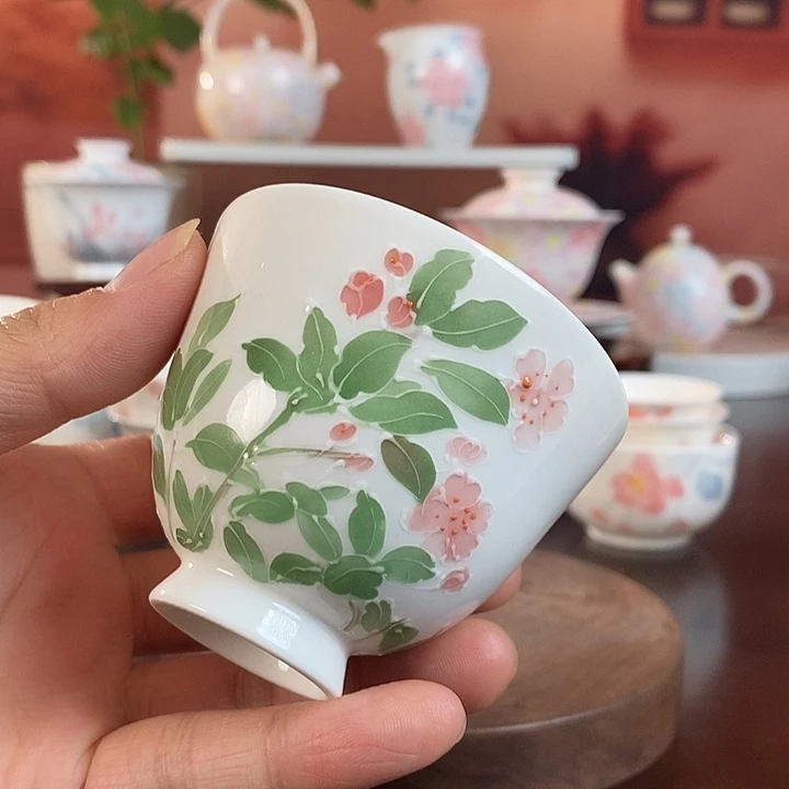 海棠花釉下手绘品茗杯
