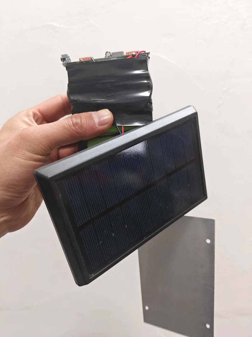 小鹏手搓充电宝(带太阳能板)