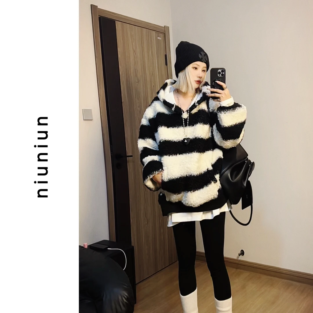 niuiniu妞妞/『羊羔绒黑白卫衣』秋冬时尚宽松条纹慵懒风条纹卫衣女
