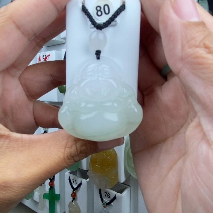 微***。石英质玉未镶嵌颈饰