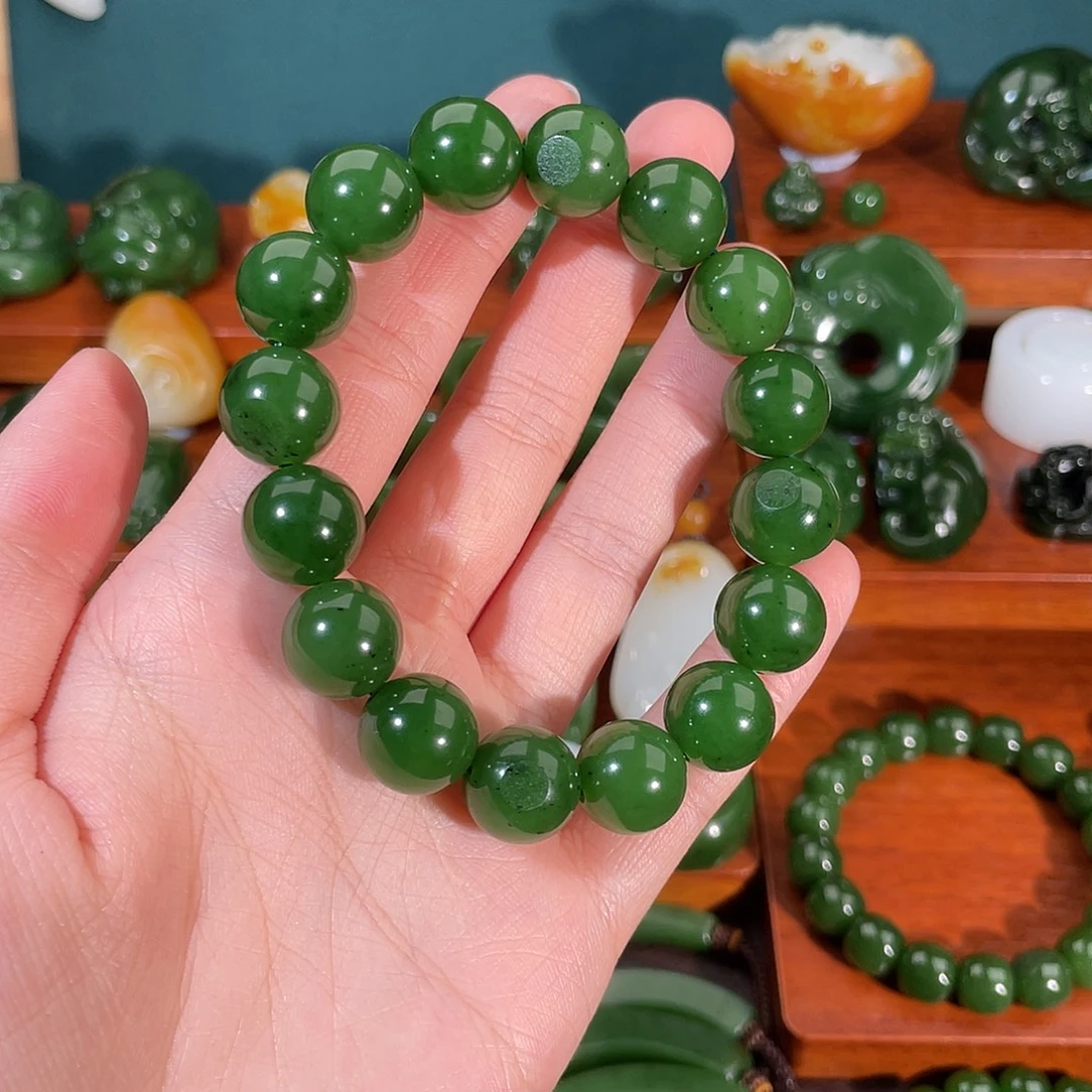 起***飞和田玉未镶嵌手链