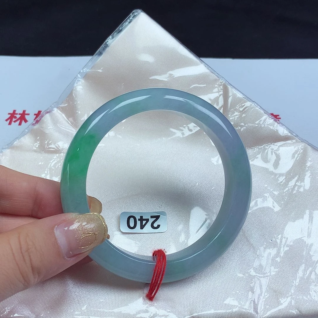 翡翠手镯未镶嵌翡翠手镯