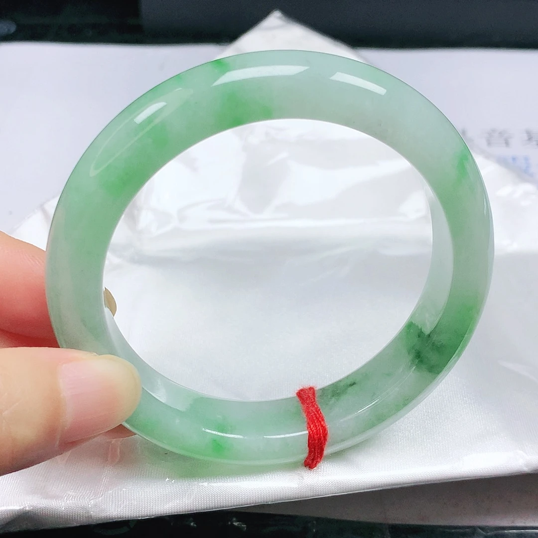 翡翠手镯未镶嵌正
