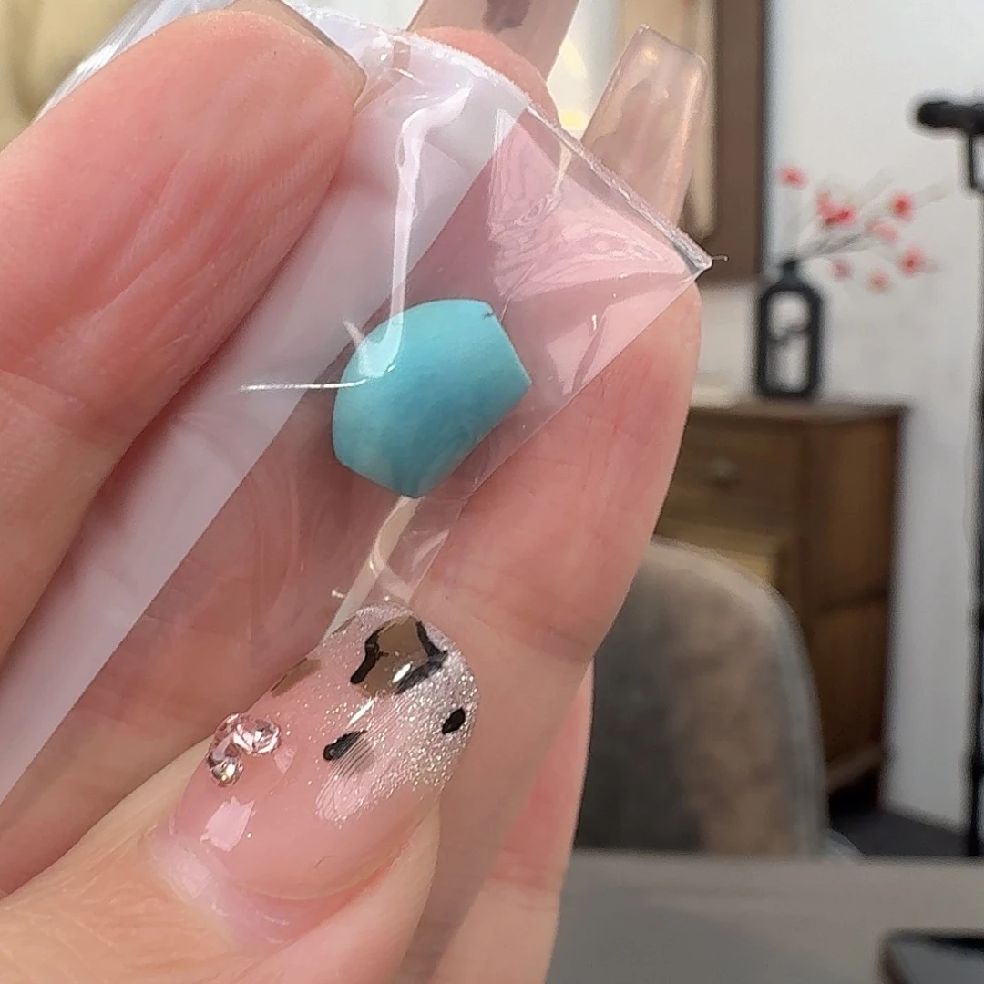 小***士绿松石未镶嵌珠宝奇石