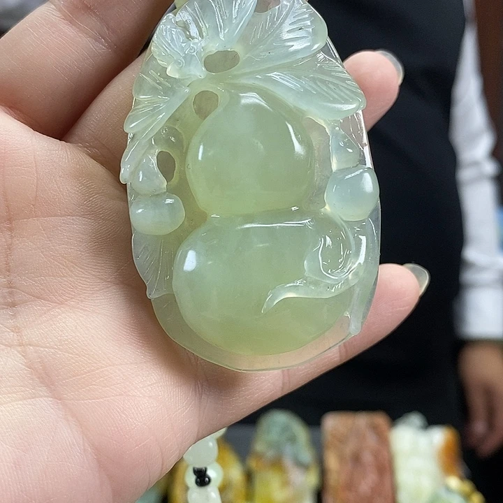 蛇纹石玉未镶嵌颈饰