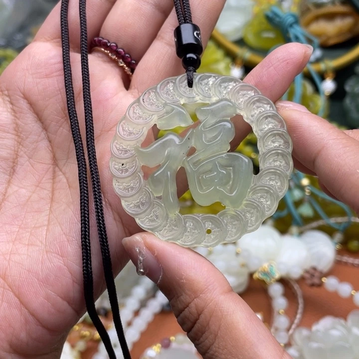 蛇纹石玉未镶嵌吊坠