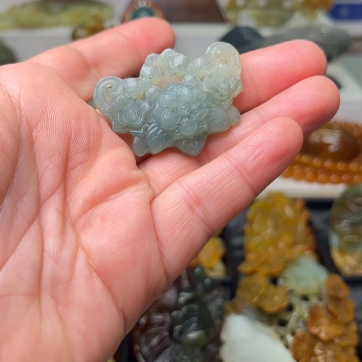 蛇纹石玉未镶嵌挂件