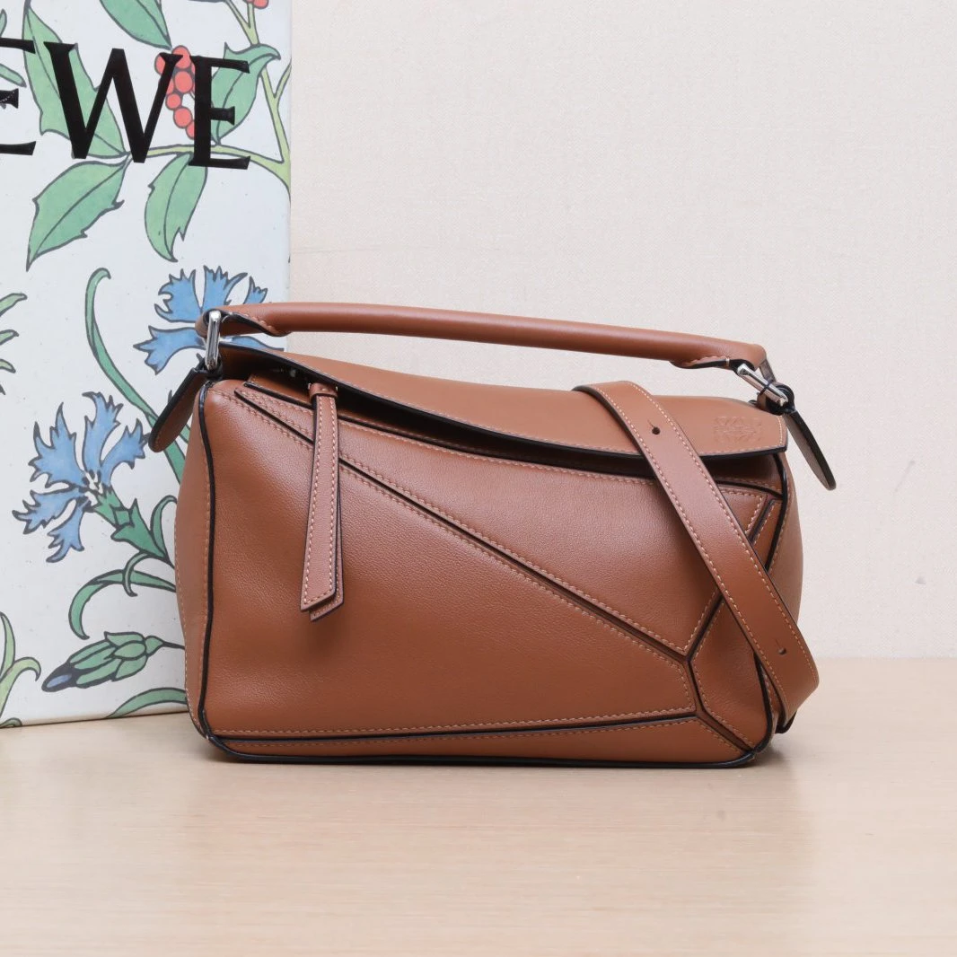 95新 LOEWE/罗意威 斜跨包 皮革C P225172630