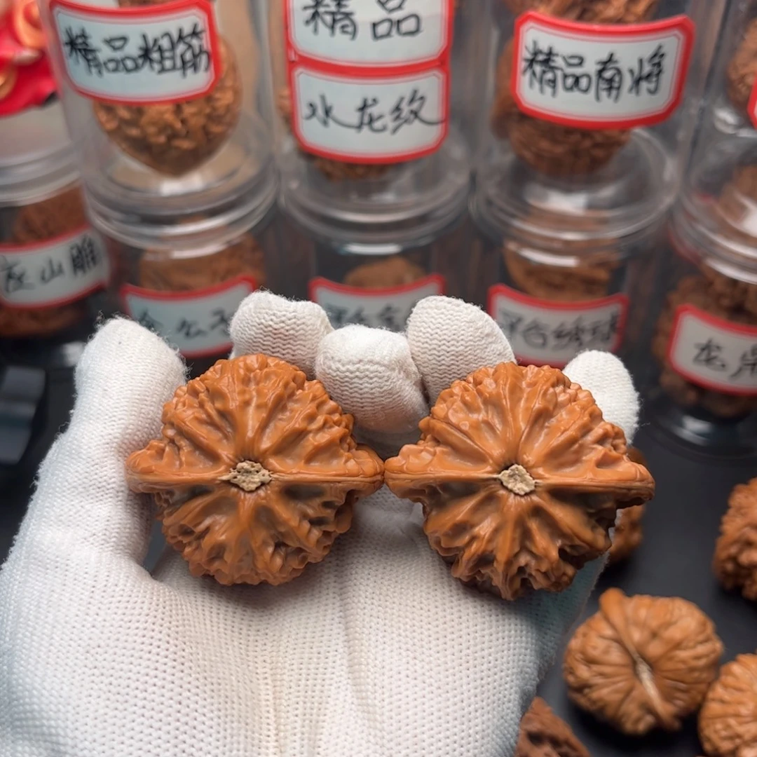 佛***爷文玩核桃把件45老树宫灯