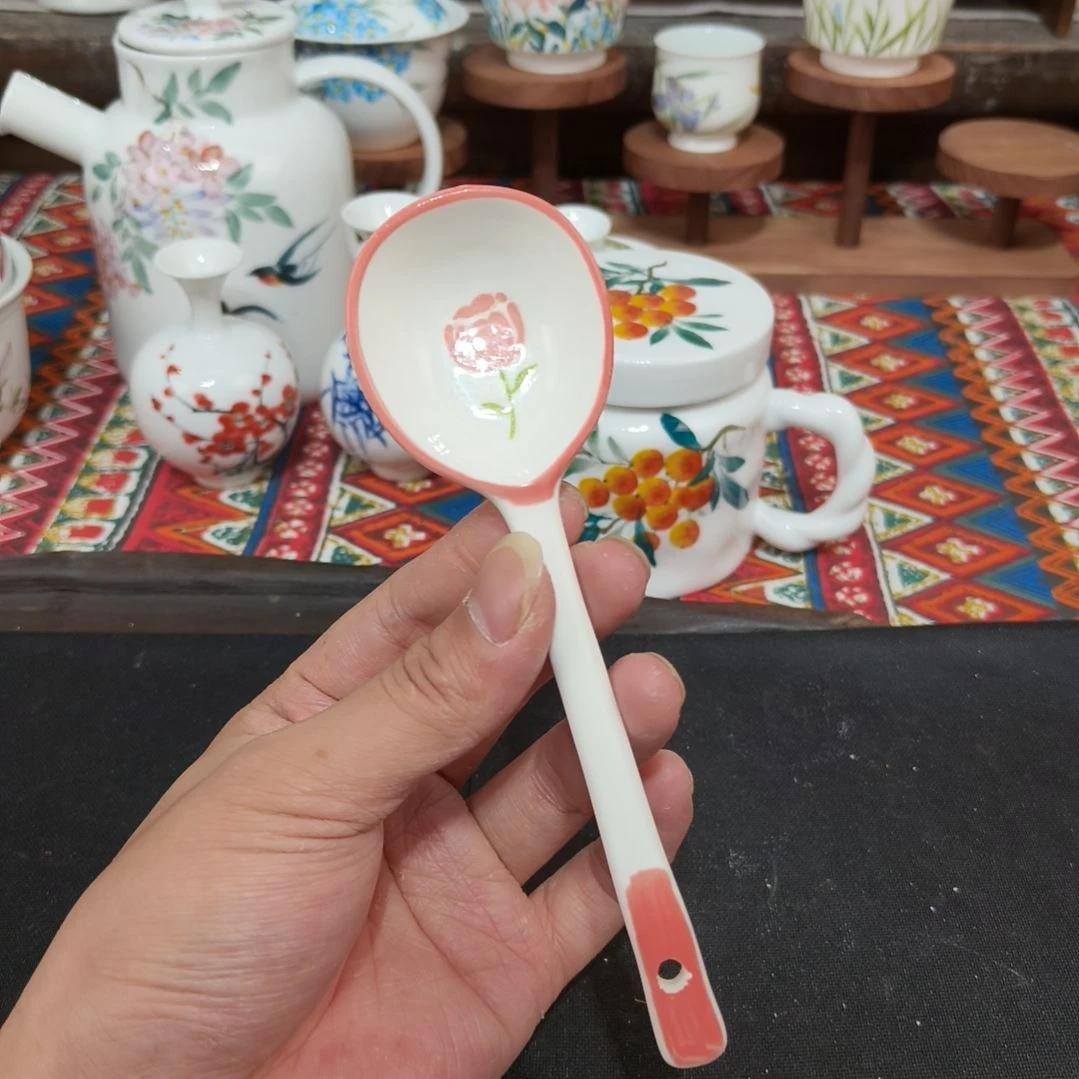 摆件景德镇手工手绘高温瓷器