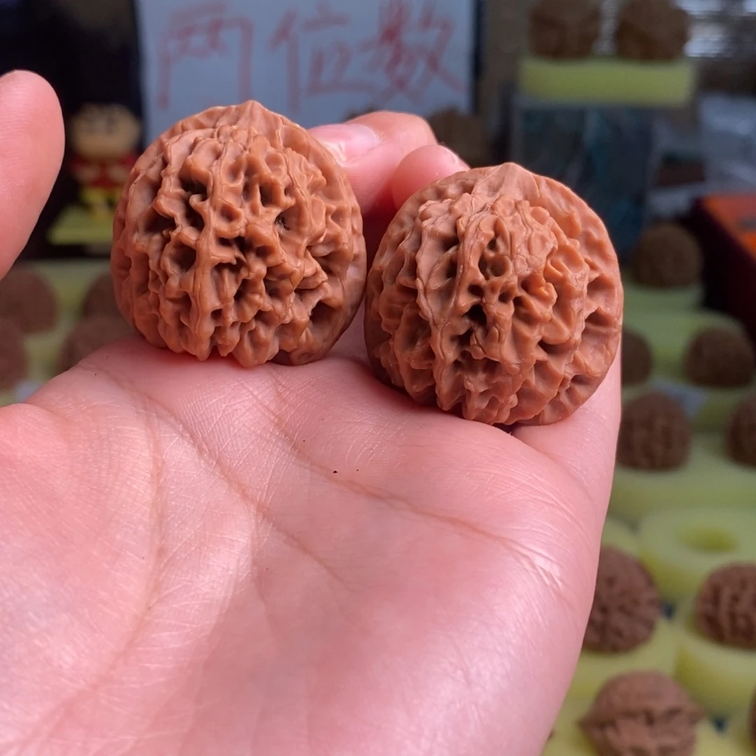 枫***核桃秦岭闷尖狮子头33瑕疵