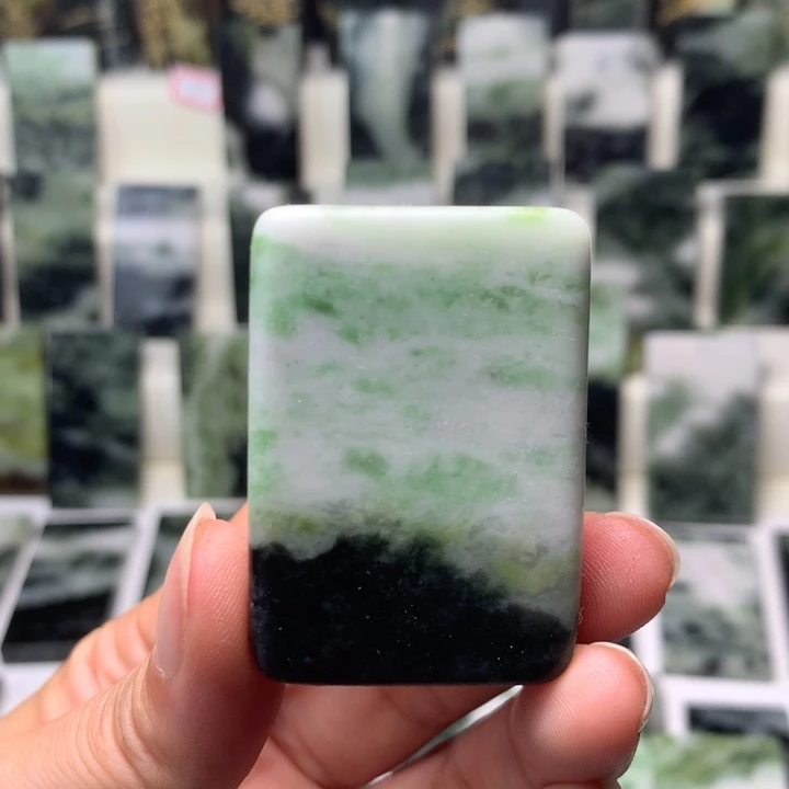 独山玉颈饰未镶嵌