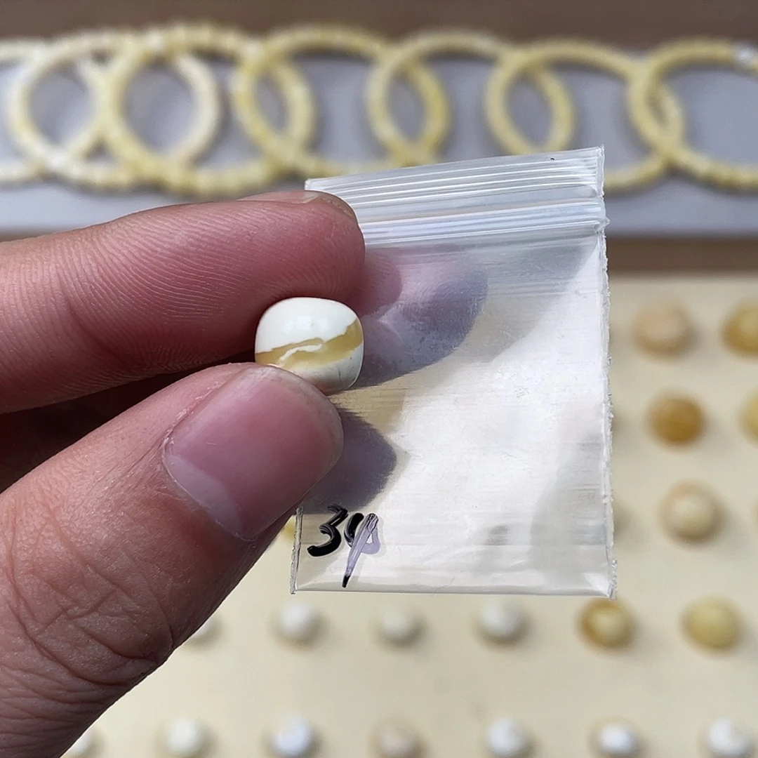 琥珀未镶嵌裸石9.9微瑕