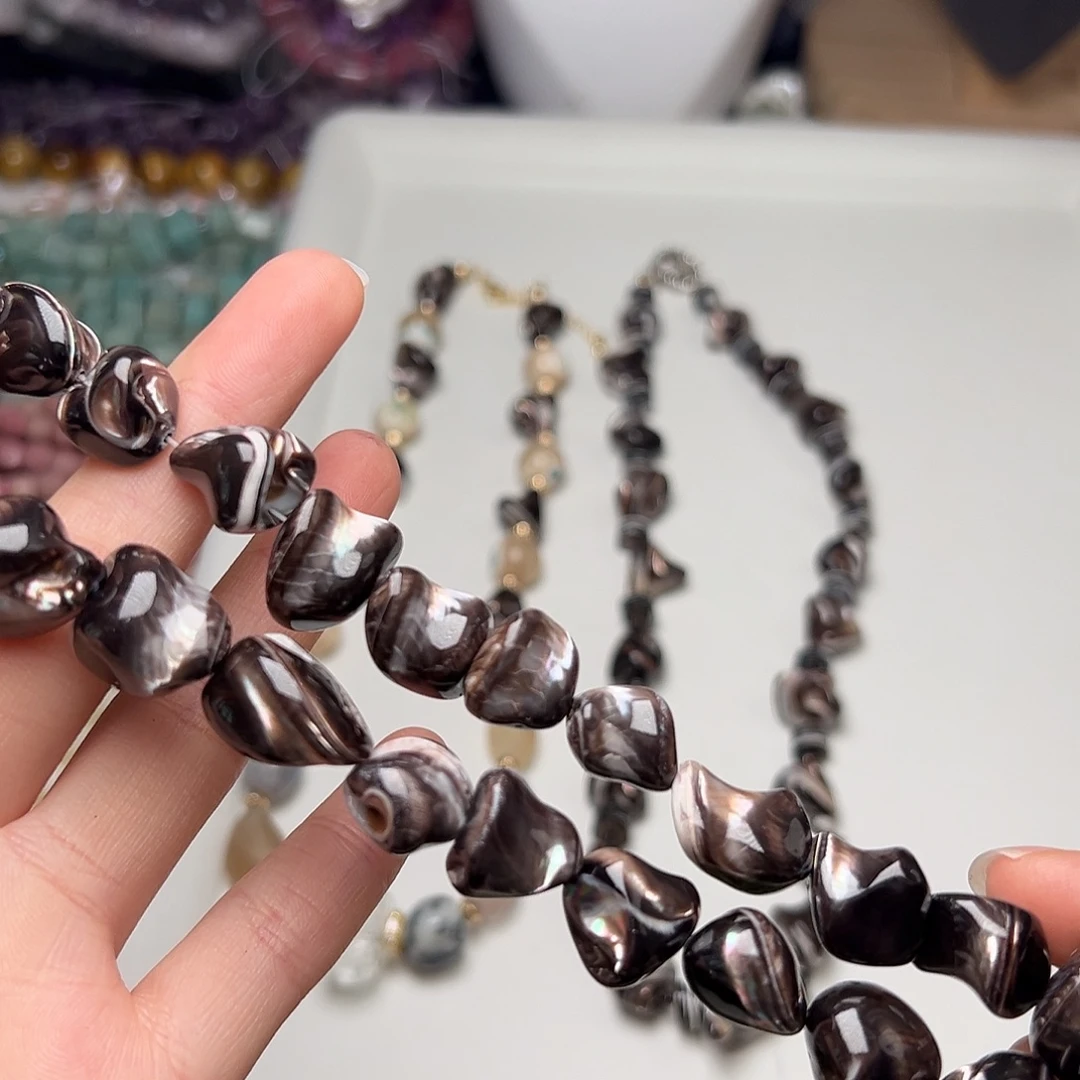 玛瑙/玉髓合金珠宝半成品I419。13mm天然黑金贝随形一条