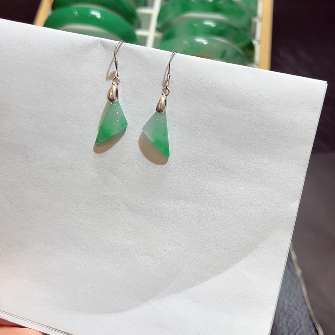 石英质玉未镶嵌耳饰