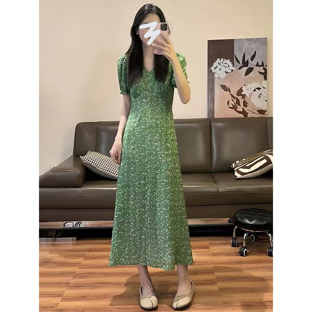法式复古V领碎花短袖连衣裙女2025夏季新款收腰修身显瘦气质长裙