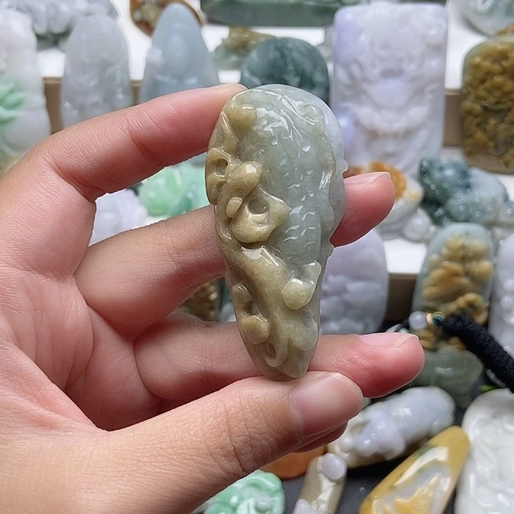翡翠未镶嵌颈饰翡翠