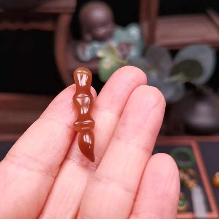 小***偶和田玉未镶嵌颈饰