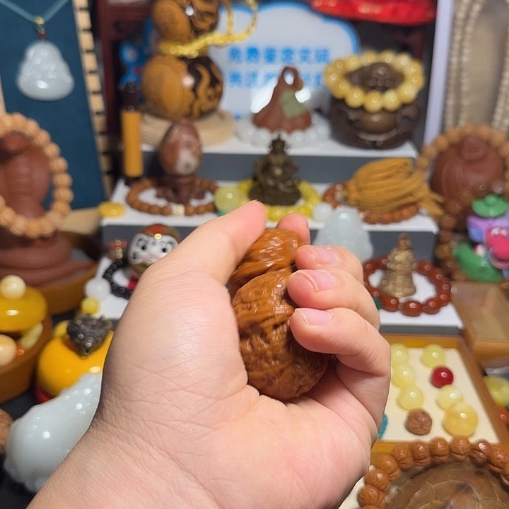 熊***大吊坠猴头核桃金刚