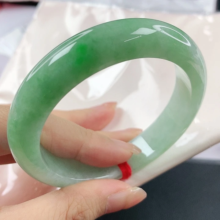 未镶嵌手镯翡翠，677