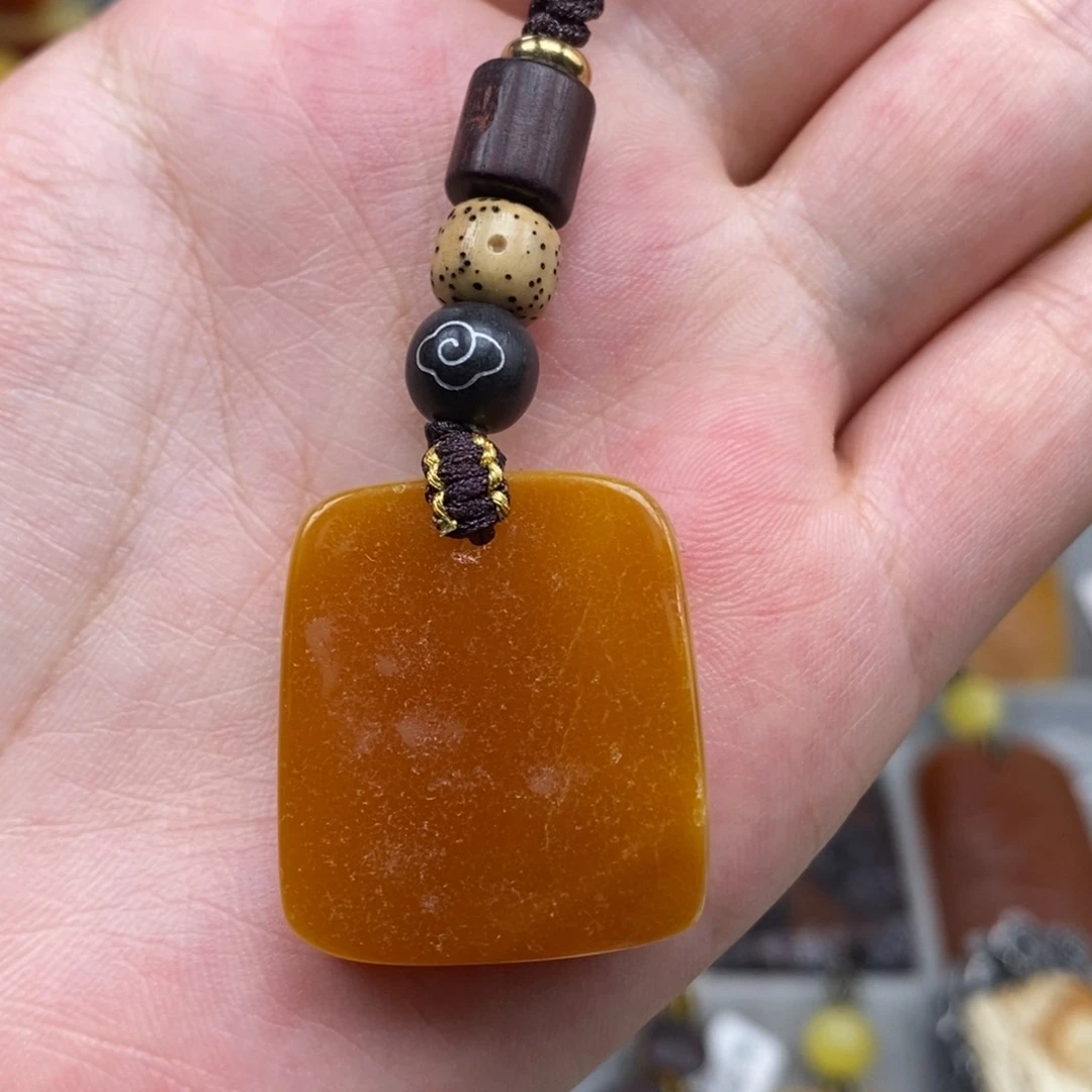 未镶嵌琥珀珠宝奇石