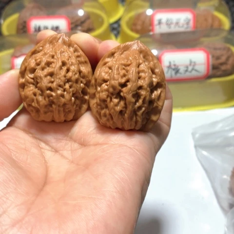 文玩核桃吊坠蜡皮战斧