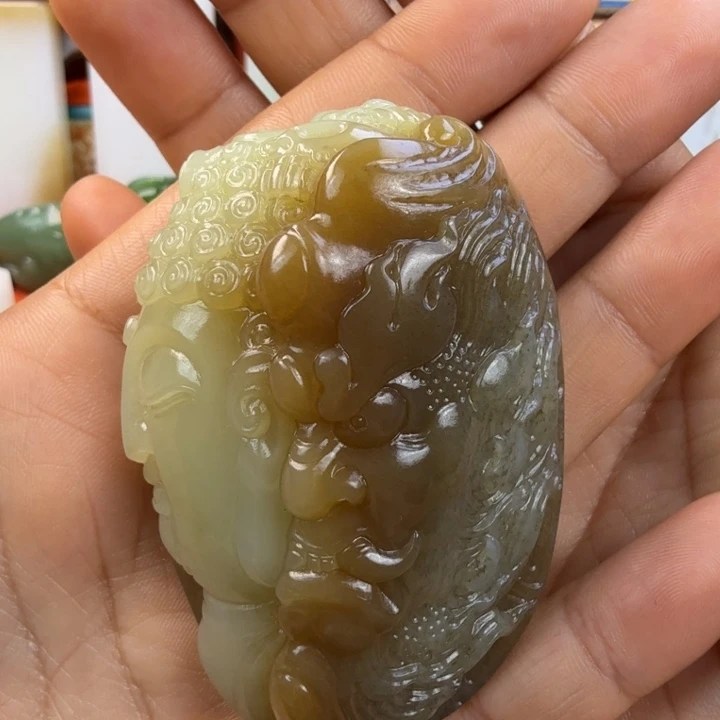 和田玉未镶嵌把件