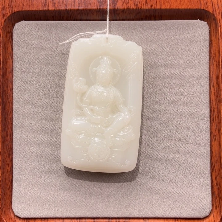 莫***！和田玉未镶嵌颈饰