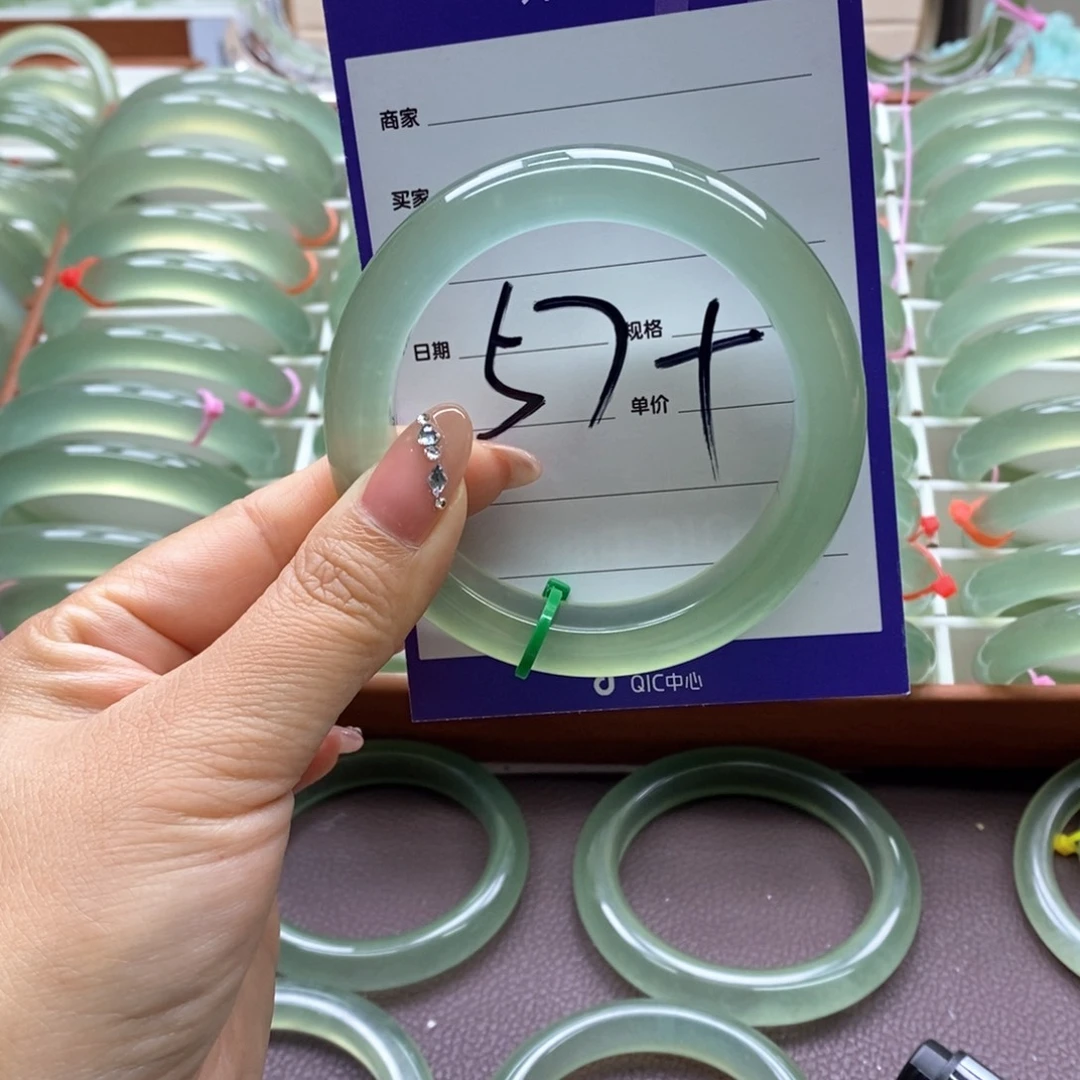 岫玉未镶嵌手镯成*哥