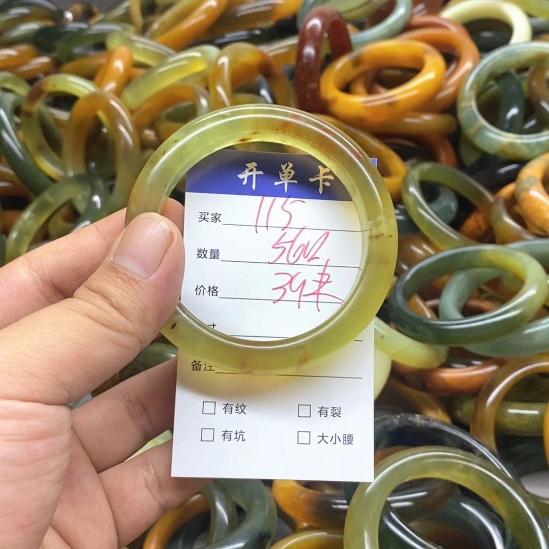 蛇纹石玉未镶嵌手镯