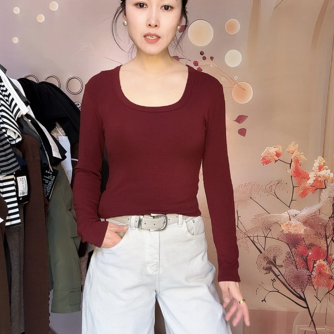 暗红色方领上衣打底