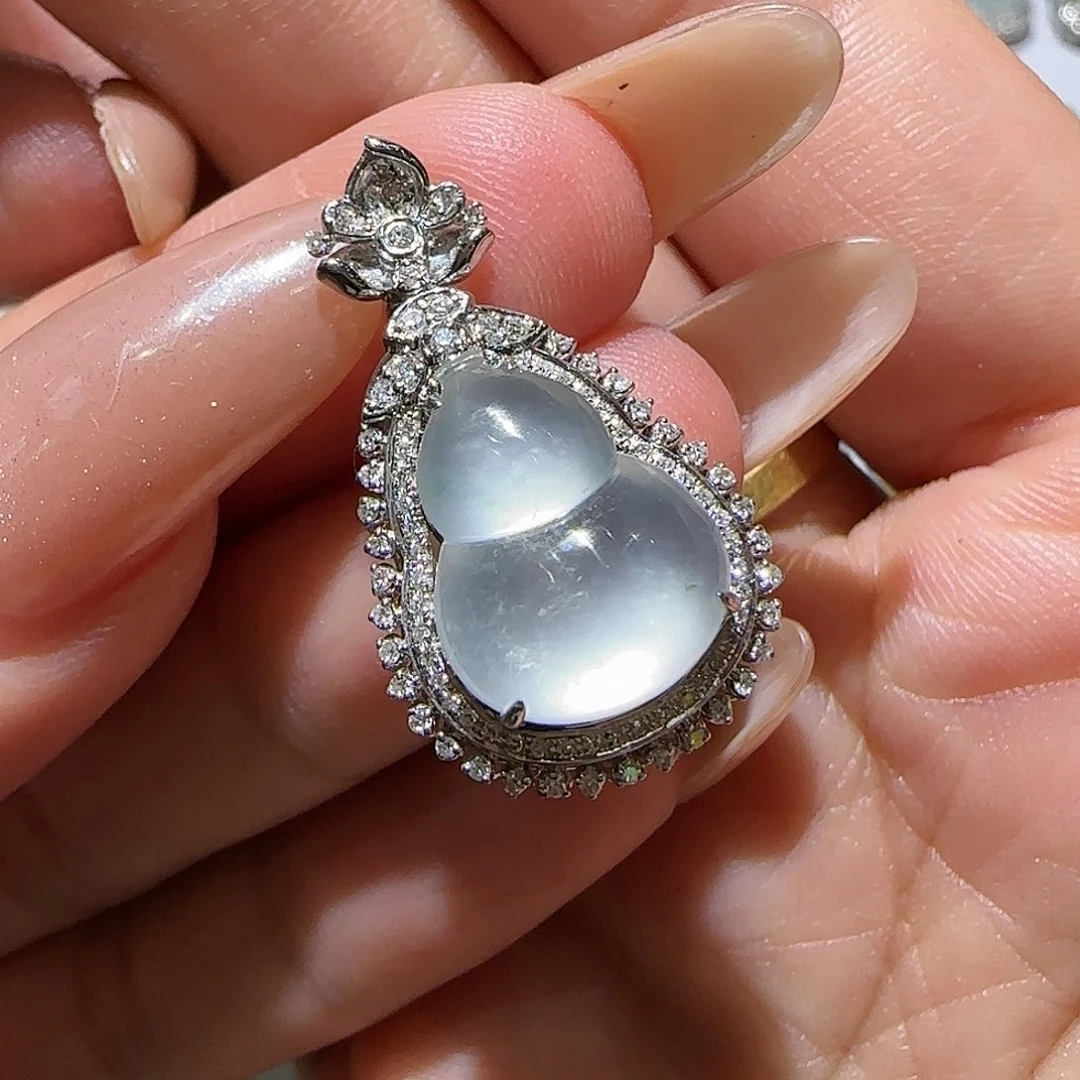 【闪购商品】颈饰18K金镶嵌翡翠天然