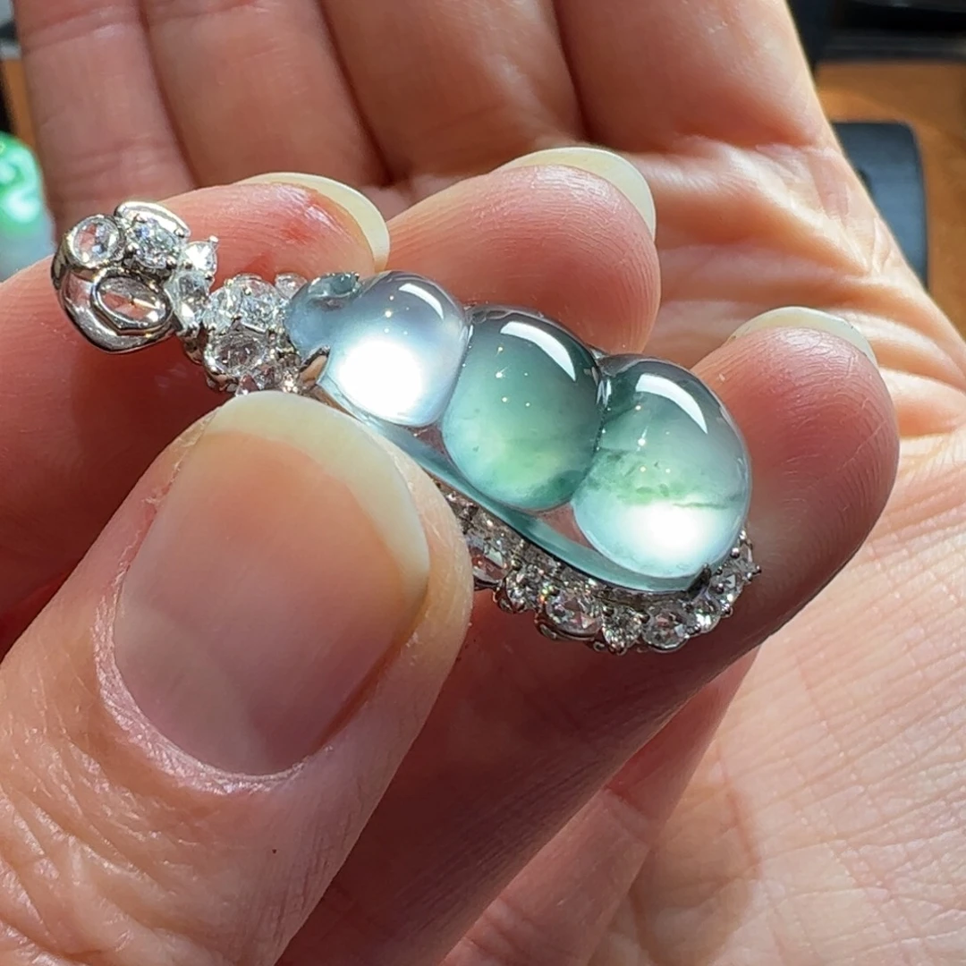 颈饰18K金镶嵌翡翠缅料天然翡翠A货