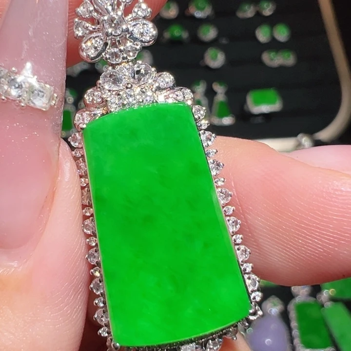 颈饰18K金镶嵌翡翠翡翠