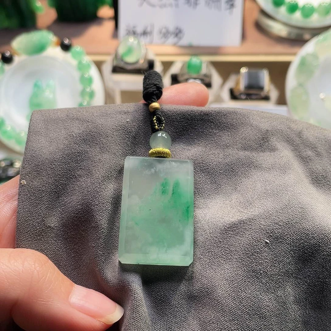 石英质玉未镶嵌吊坠