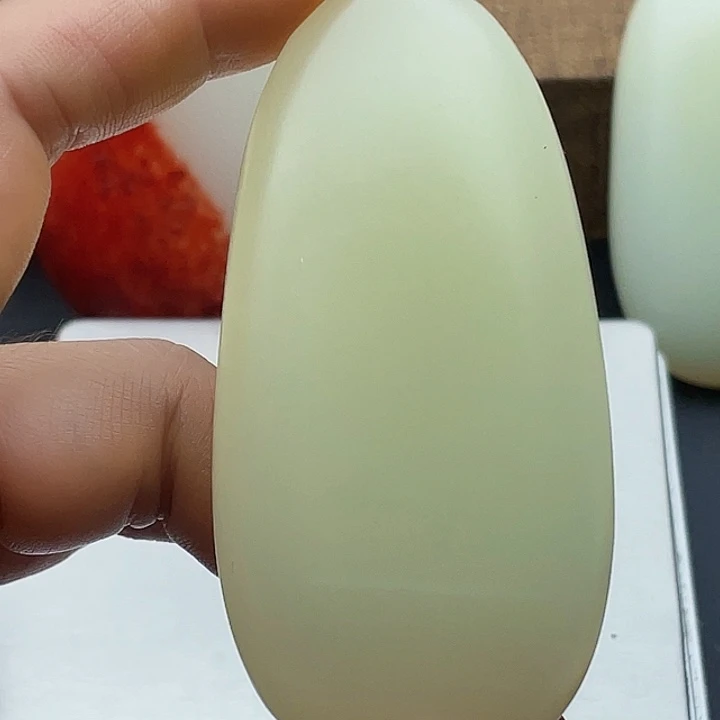 用***彬和田玉未镶嵌颈饰