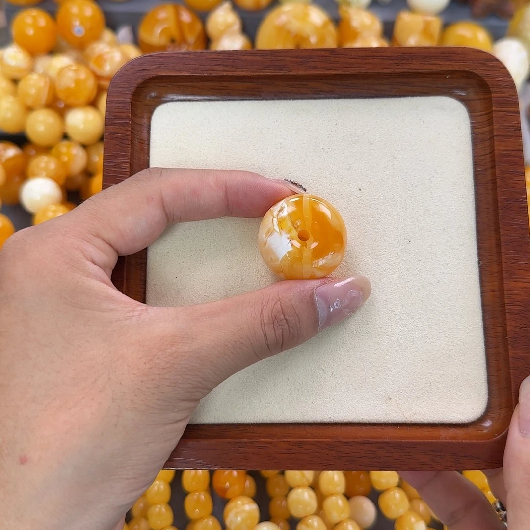 蜜蜡未镶嵌珠宝奇石
