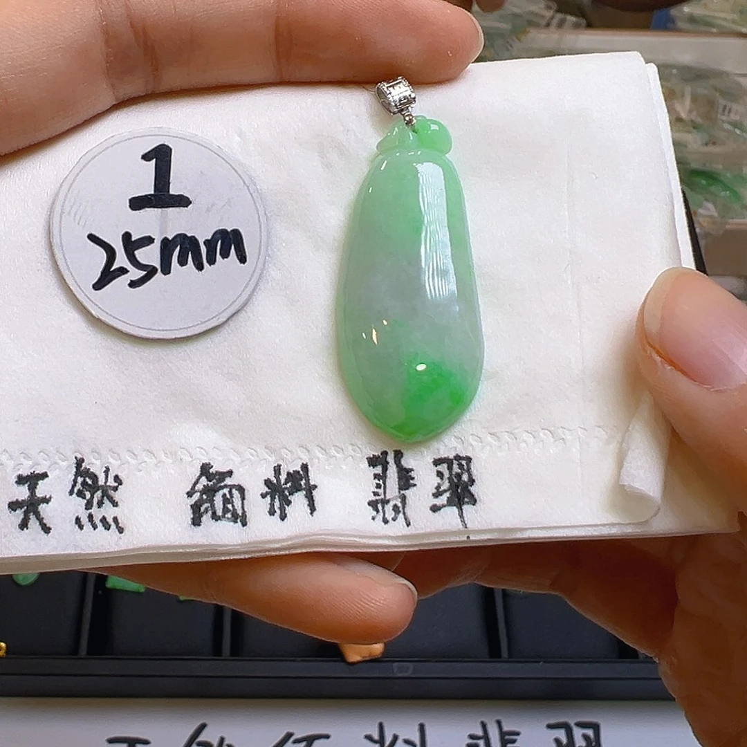 翡翠颈饰18K金镶嵌翡翠