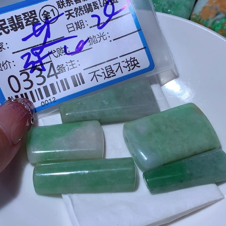 翡翠颈饰未镶嵌艾*姐